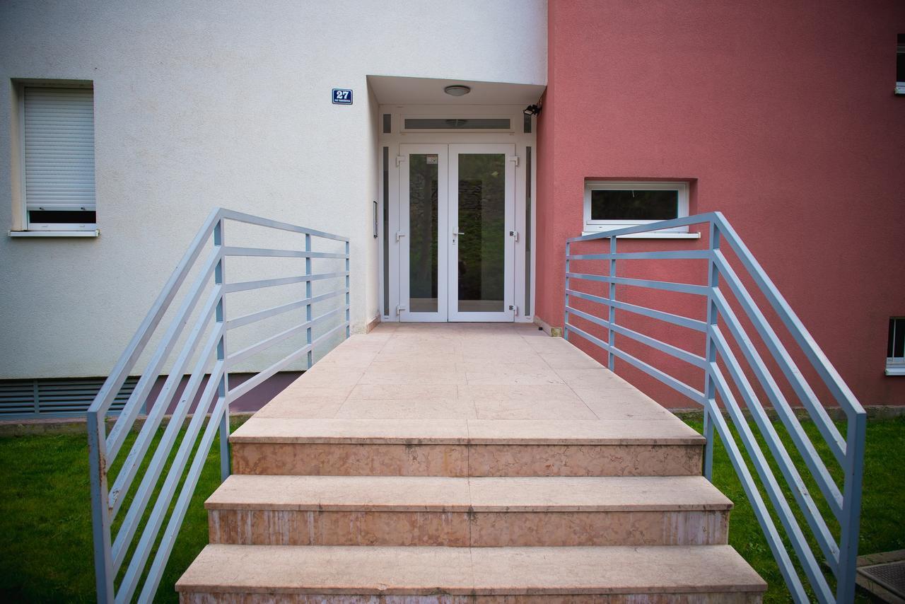 Studio Jere Near Sea Split Exterior photo